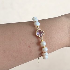 Freshwater Pearl bracelet from the Philippines with clover.
